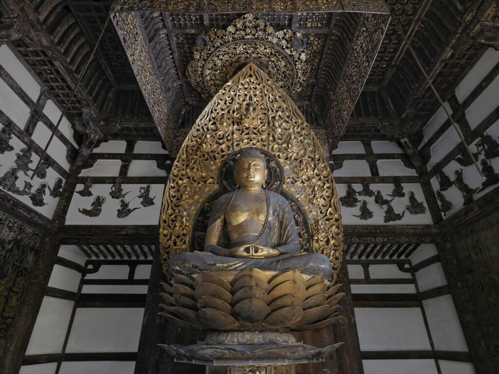 Statue du Bouddha Amida dans le Byōdō-in